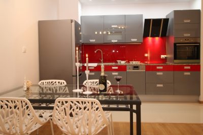 Moderne achterwand van glas in een keuken Moderne achterwand van glas in een keuken